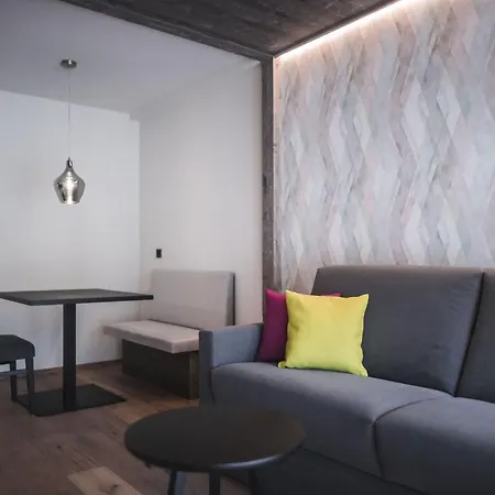 Hirben Naturlaub Aparthotel Villabassa